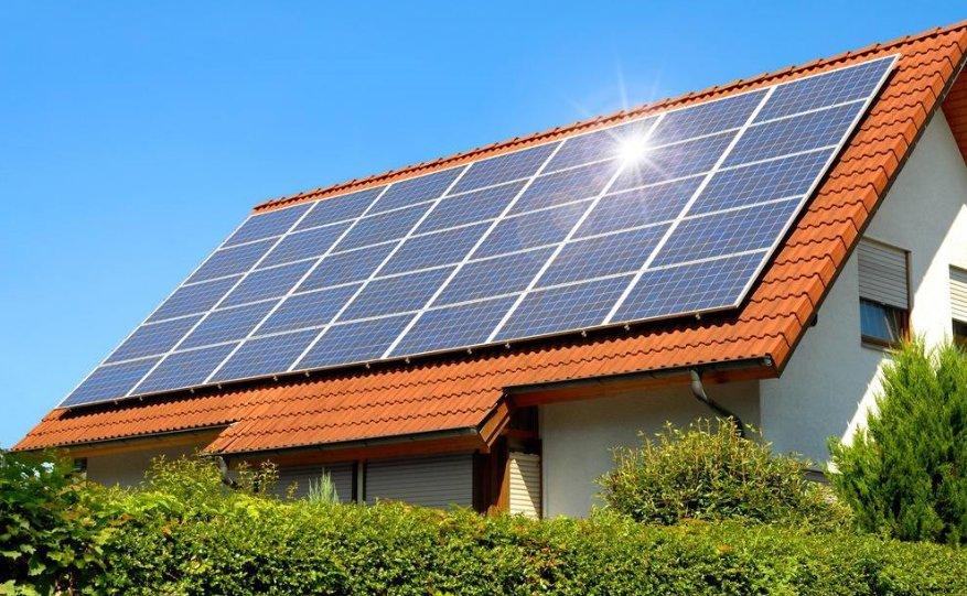  어떻게 정규 지붕에 장착 된 태양 전지판이 있습니까? 